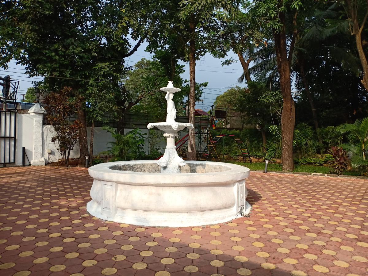 Oyo 11395 Hotel Ritz Heritage Lonavala Exteriör bild