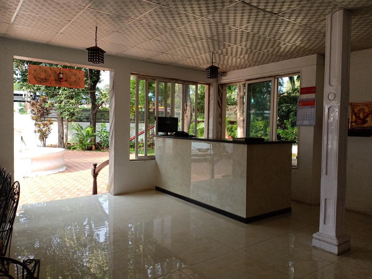 Oyo 11395 Hotel Ritz Heritage Lonavala Exteriör bild