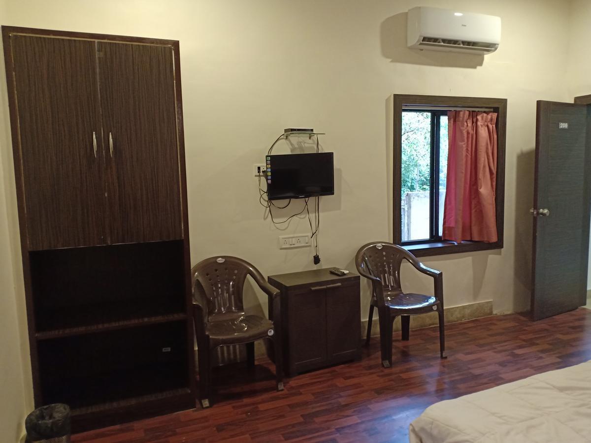 Oyo 11395 Hotel Ritz Heritage Lonavala Exteriör bild