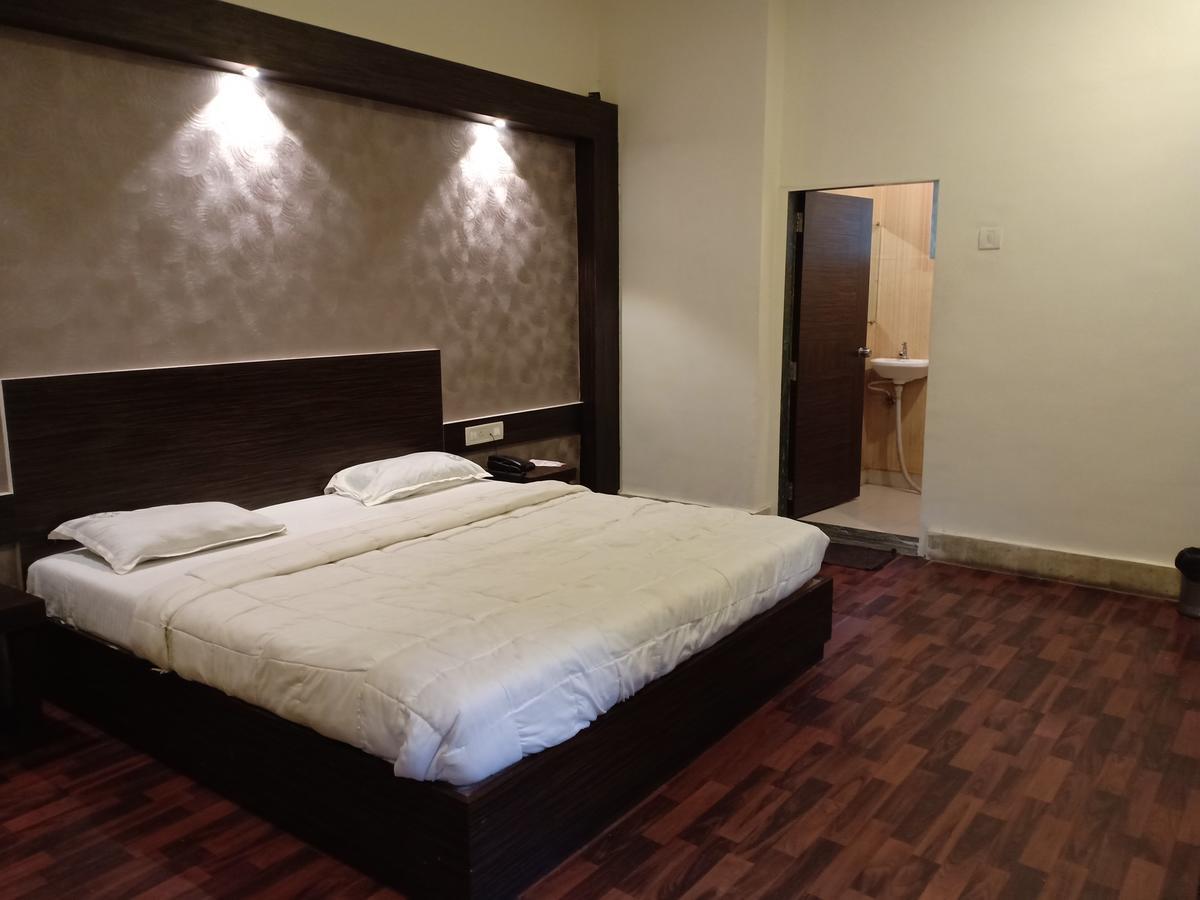 Oyo 11395 Hotel Ritz Heritage Lonavala Exteriör bild