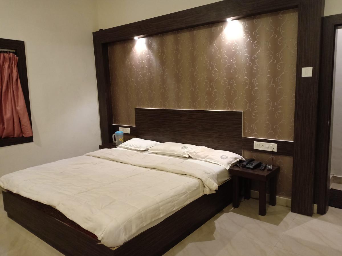 Oyo 11395 Hotel Ritz Heritage Lonavala Exteriör bild