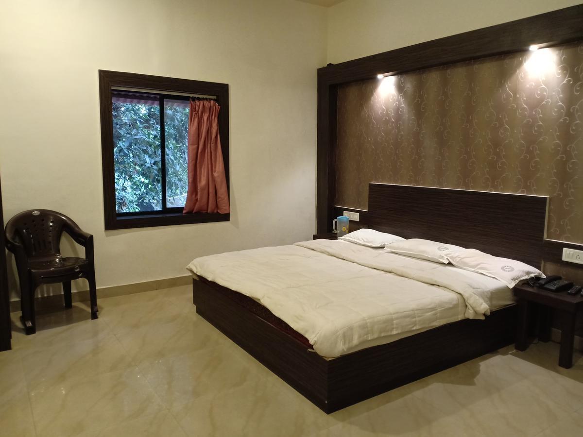 Oyo 11395 Hotel Ritz Heritage Lonavala Exteriör bild