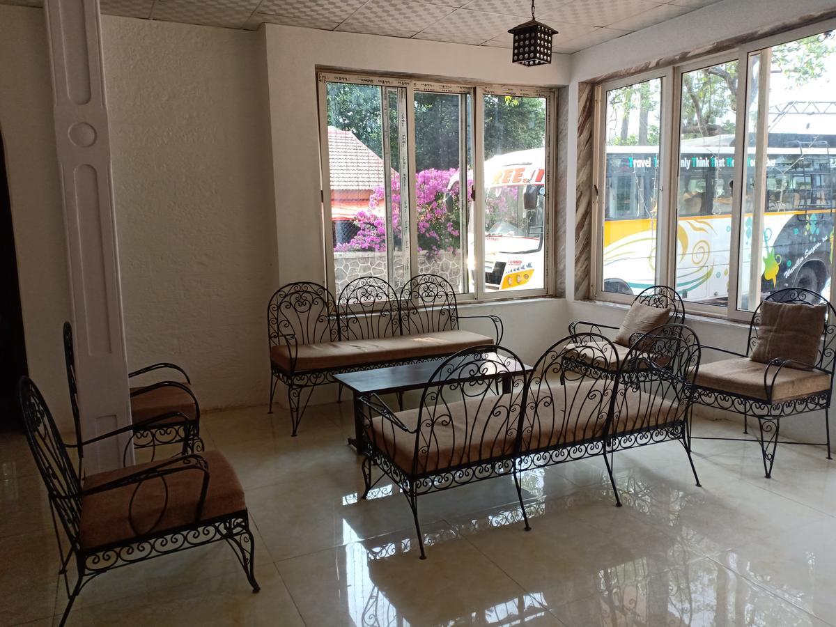 Oyo 11395 Hotel Ritz Heritage Lonavala Exteriör bild