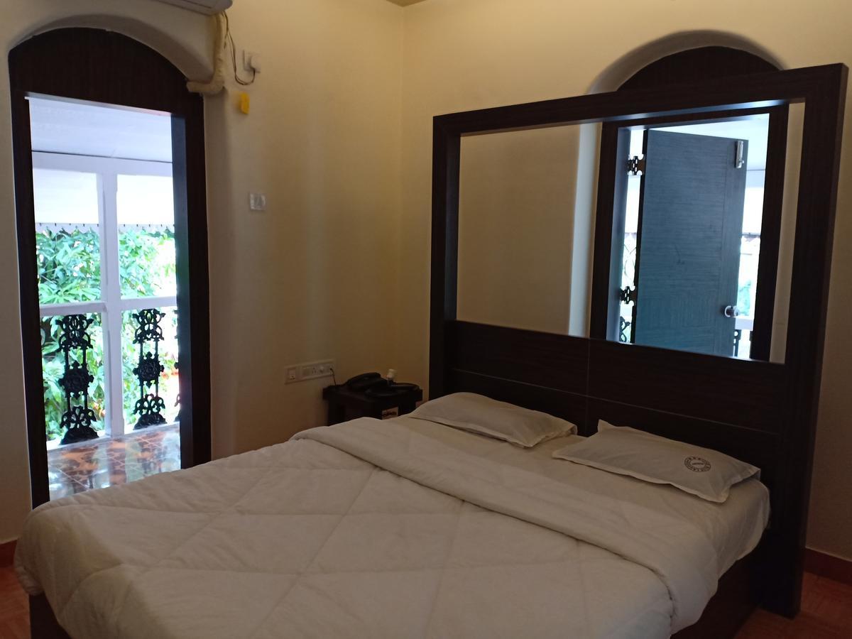 Oyo 11395 Hotel Ritz Heritage Lonavala Exteriör bild